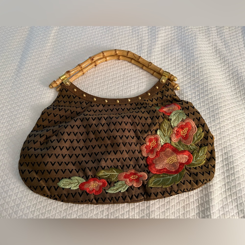 Bamboo handle bag with embroidered flowers